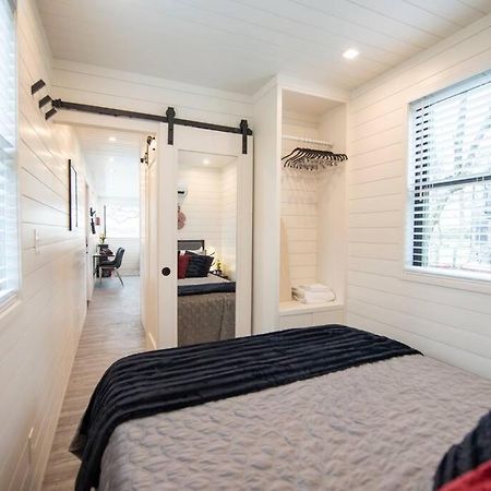 The Merlot House-Container Home 12 Min To Magnolia Bellmead Екстер'єр фото