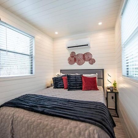 The Merlot House-Container Home 12 Min To Magnolia Bellmead Екстер'єр фото