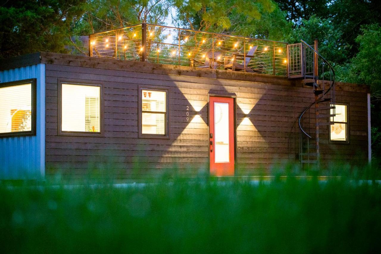 The Merlot House-Container Home 12 Min To Magnolia Bellmead Екстер'єр фото