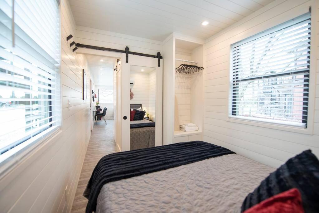 The Merlot House-Container Home 12 Min To Magnolia Bellmead Екстер'єр фото