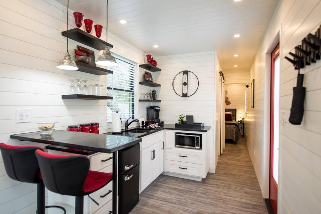 The Merlot House-Container Home 12 Min To Magnolia Bellmead Екстер'єр фото