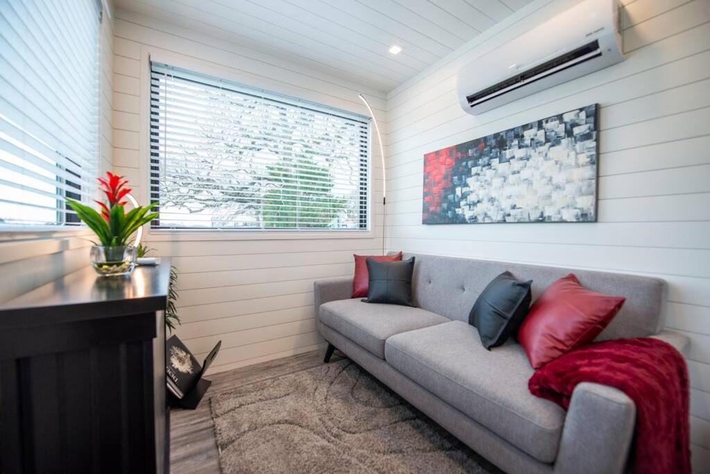 The Merlot House-Container Home 12 Min To Magnolia Bellmead Екстер'єр фото