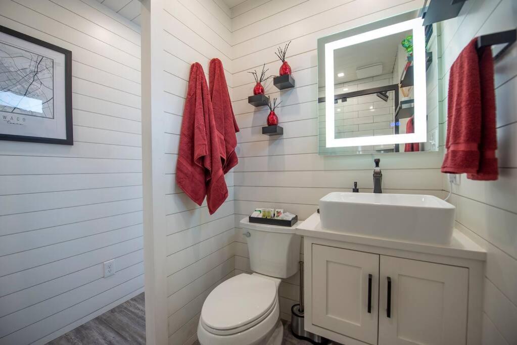 The Merlot House-Container Home 12 Min To Magnolia Bellmead Екстер'єр фото