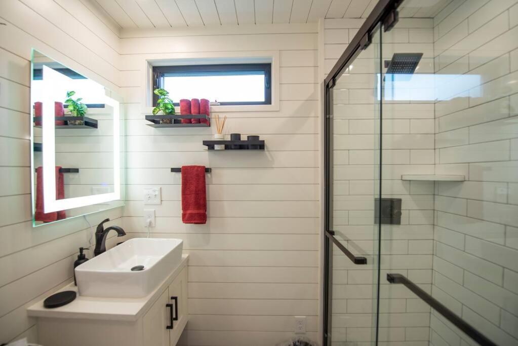 The Merlot House-Container Home 12 Min To Magnolia Bellmead Екстер'єр фото